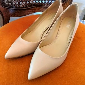 Michael Kors beige matte pumps 8.5M